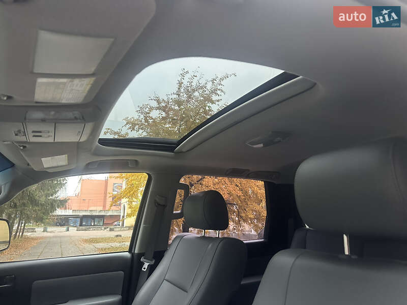 Позашляховик / Кросовер Toyota Sequoia 2014 в Києві