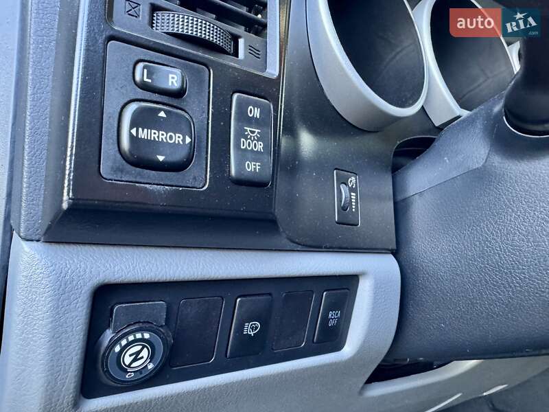 Позашляховик / Кросовер Toyota Sequoia 2011 в Києві фото 18 Позашляховик / Кросовер Toyota Sequoia 2011 в Києві