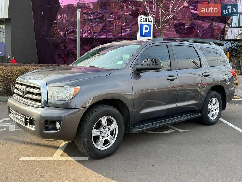 Внедорожник / Кроссовер Toyota Sequoia 2014 в Киеве