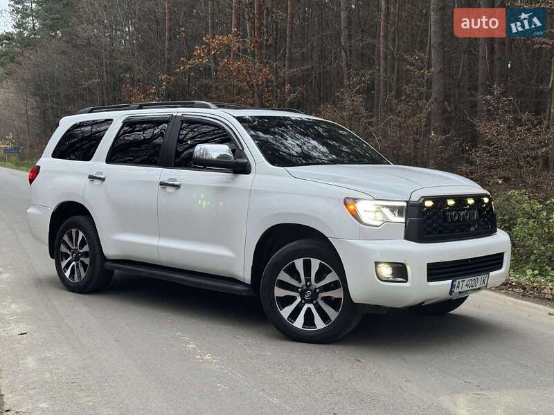 Внедорожник / Кроссовер Toyota Sequoia 2013 в Ивано-Франковске