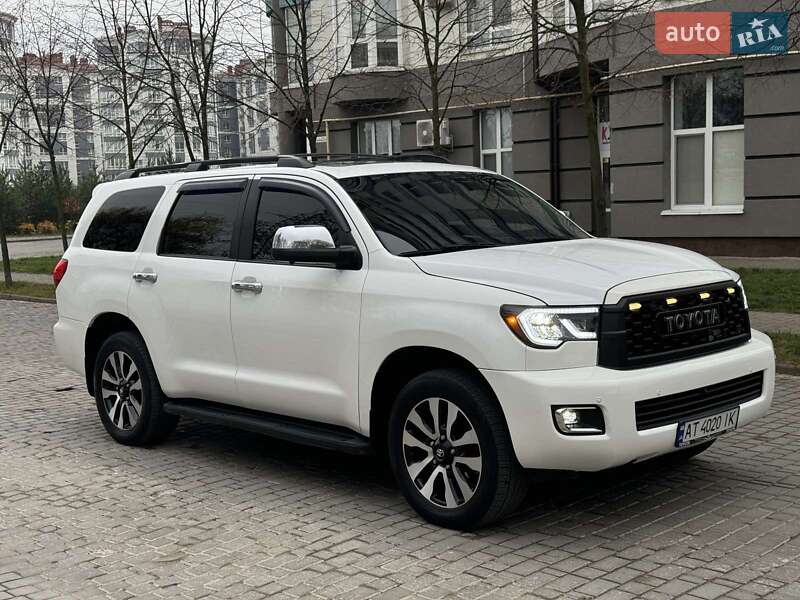 Внедорожник / Кроссовер Toyota Sequoia 2013 в Ивано-Франковске