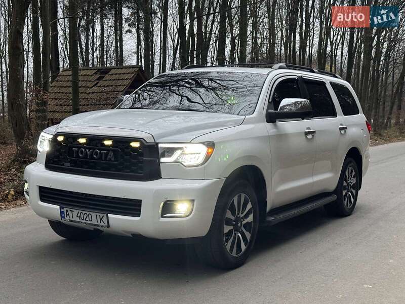 Внедорожник / Кроссовер Toyota Sequoia 2013 в Ивано-Франковске