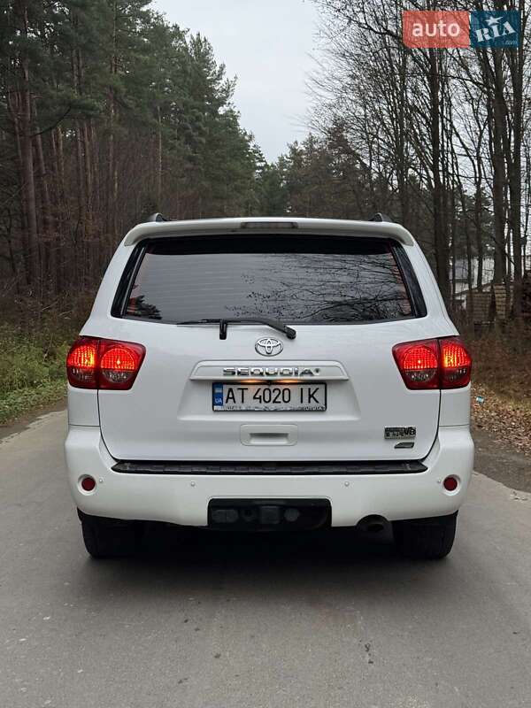 Внедорожник / Кроссовер Toyota Sequoia 2013 в Ивано-Франковске