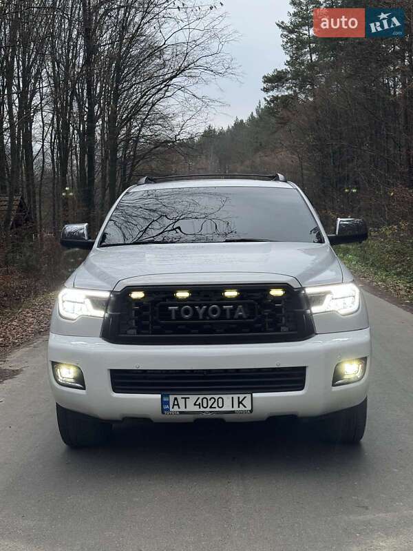 Внедорожник / Кроссовер Toyota Sequoia 2013 в Ивано-Франковске