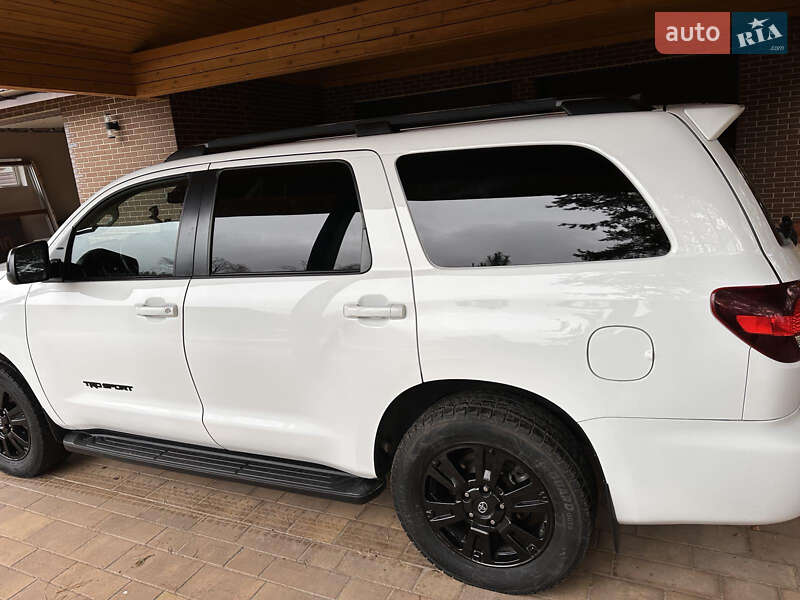 Позашляховик / Кросовер Toyota Sequoia 2018 в Києві