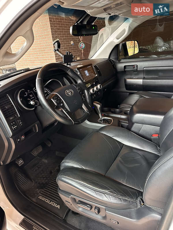 Позашляховик / Кросовер Toyota Sequoia 2018 в Києві