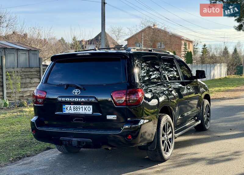 Позашляховик / Кросовер Toyota Sequoia 2011 в Києві