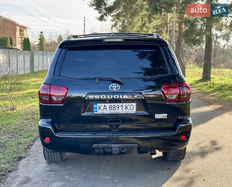 Позашляховик / Кросовер Toyota Sequoia 2011 в Києві