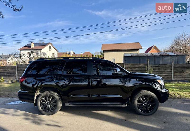 Позашляховик / Кросовер Toyota Sequoia 2011 в Києві