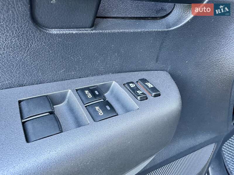 Позашляховик / Кросовер Toyota Sequoia 2011 в Києві