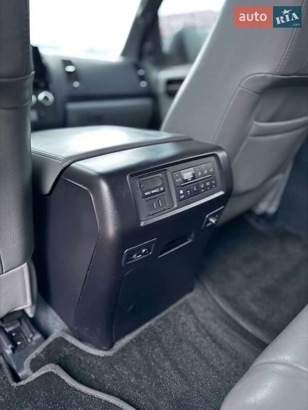 Позашляховик / Кросовер Toyota Sequoia 2016 в Києві