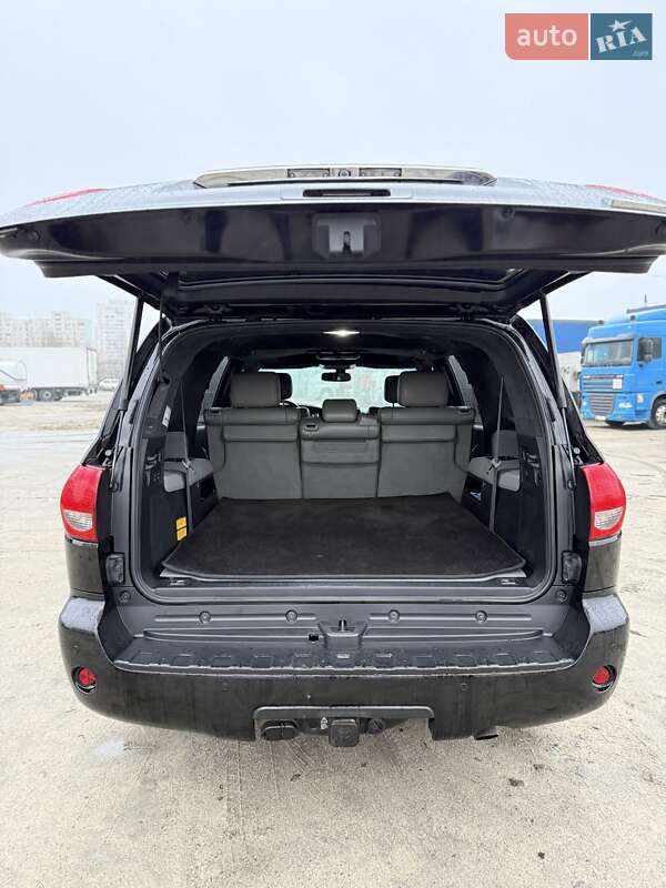 Позашляховик / Кросовер Toyota Sequoia 2016 в Києві