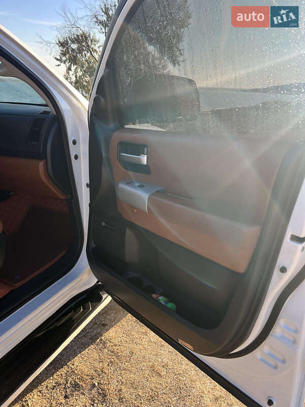 Внедорожник / Кроссовер Toyota Sequoia 2008 в Одессе