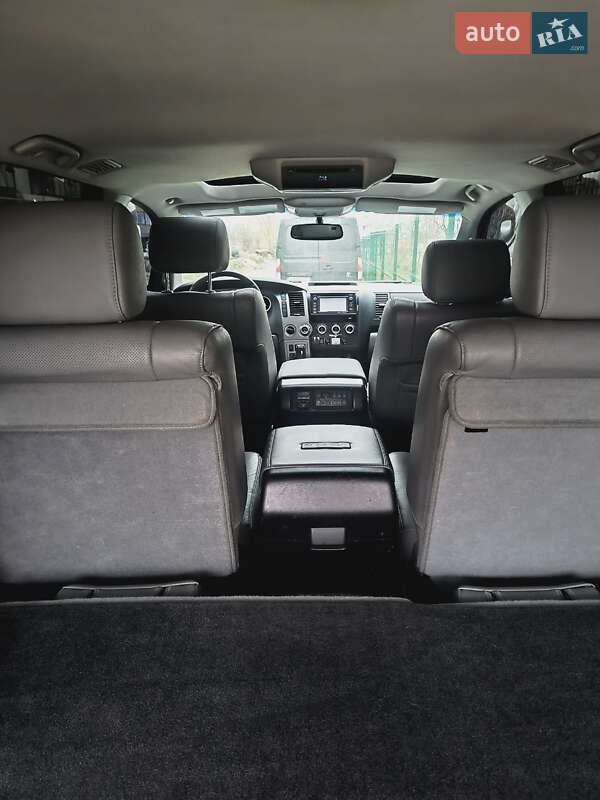 Позашляховик / Кросовер Toyota Sequoia 2014 в Києві
