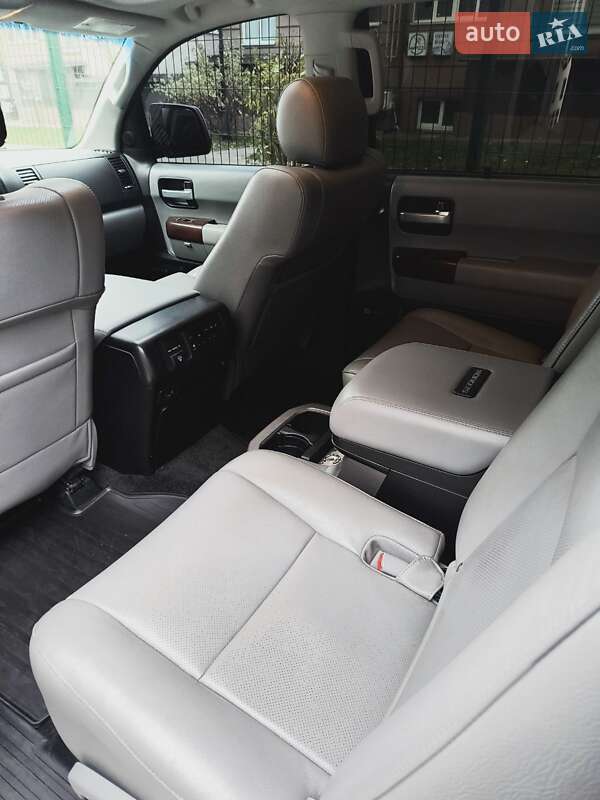 Позашляховик / Кросовер Toyota Sequoia 2014 в Києві