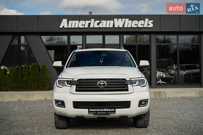 Позашляховик / Кросовер Toyota Sequoia 2018 в Чернівцях