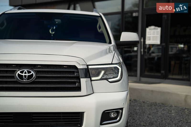 Позашляховик / Кросовер Toyota Sequoia 2018 в Чернівцях