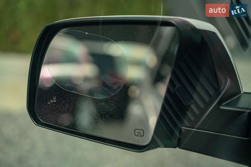 Позашляховик / Кросовер Toyota Sequoia 2018 в Чернівцях