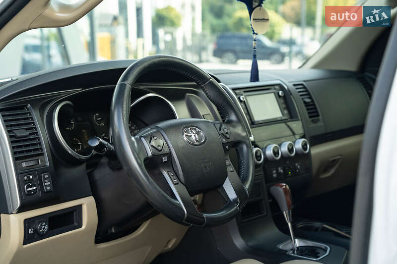 Позашляховик / Кросовер Toyota Sequoia 2018 в Чернівцях