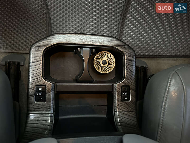 Позашляховик / Кросовер Toyota Sequoia 2008 в Києві