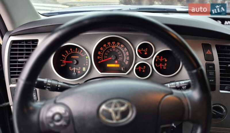 Позашляховик / Кросовер Toyota Sequoia 2012 в Івано-Франківську