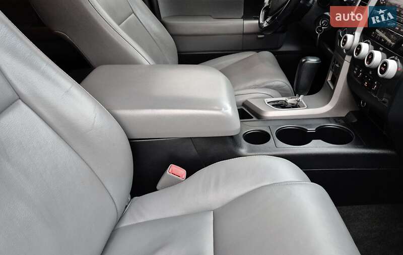 Позашляховик / Кросовер Toyota Sequoia 2012 в Івано-Франківську