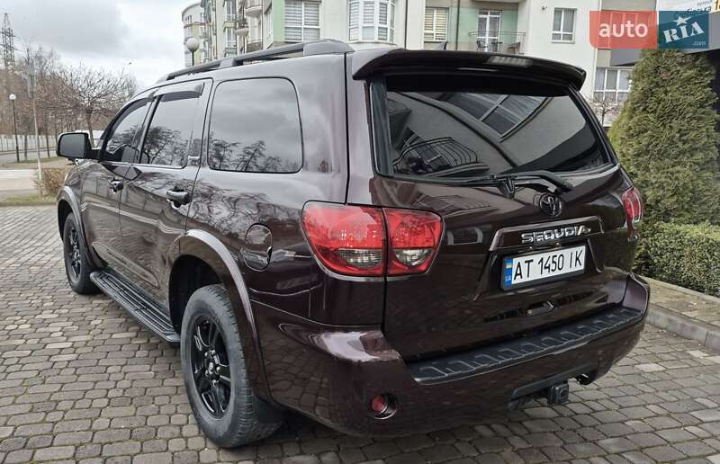 Позашляховик / Кросовер Toyota Sequoia 2012 в Івано-Франківську