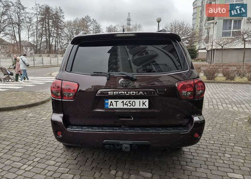 Позашляховик / Кросовер Toyota Sequoia 2012 в Івано-Франківську