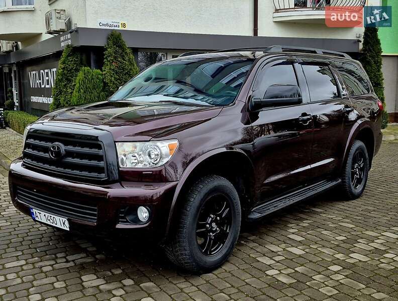 Позашляховик / Кросовер Toyota Sequoia 2012 в Івано-Франківську