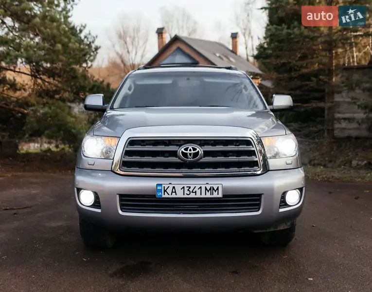 Toyota Sequoia 2016