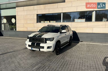 Позашляховик / Кросовер Toyota Sequoia 2016 в Києві