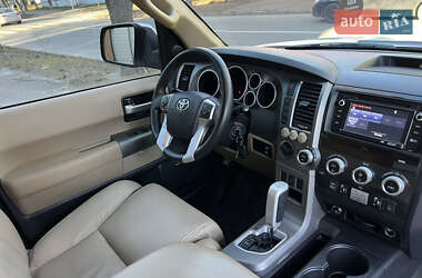 Позашляховик / Кросовер Toyota Sequoia 2016 в Києві