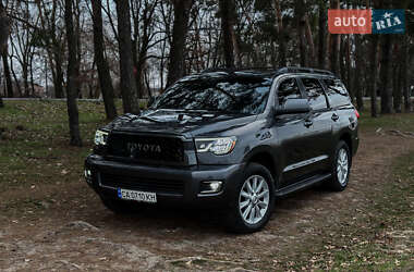 Позашляховик / Кросовер Toyota Sequoia 2016 в Черкасах