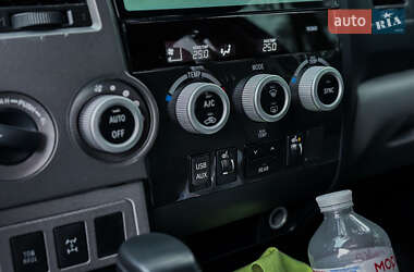 Внедорожник / Кроссовер Toyota Sequoia 2016 в Черкассах