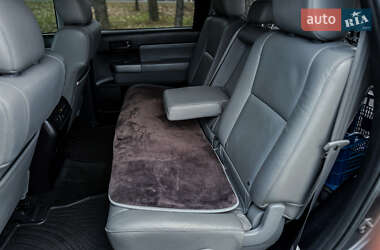 Внедорожник / Кроссовер Toyota Sequoia 2016 в Черкассах