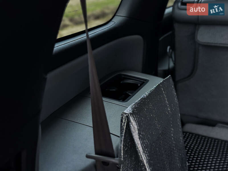 Внедорожник / Кроссовер Toyota Sequoia 2016 в Черкассах