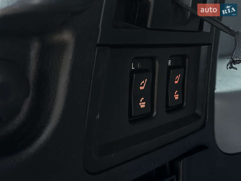 Внедорожник / Кроссовер Toyota Sequoia 2016 в Черкассах