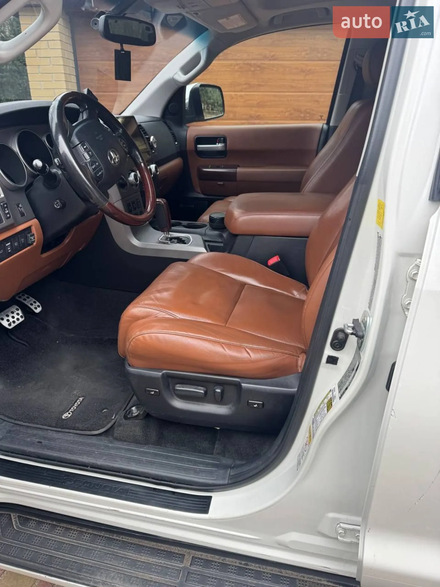 2011 Toyota Sequoia - мініатюра 13