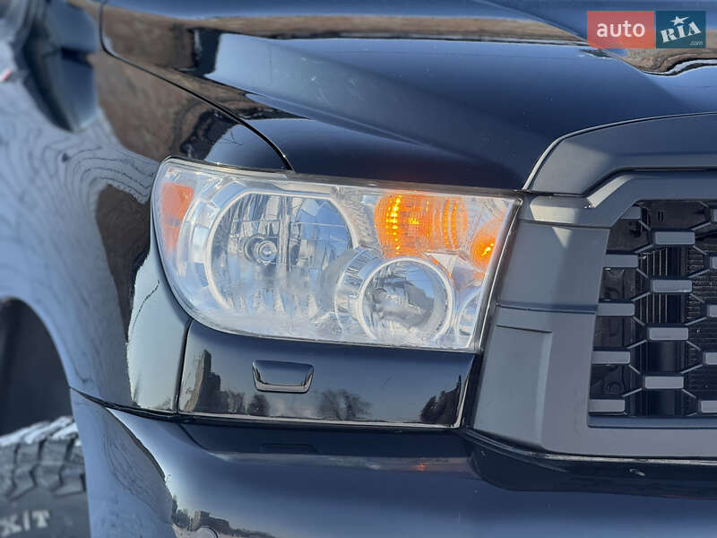 Внедорожник / Кроссовер Toyota Sequoia 2013 в Киеве