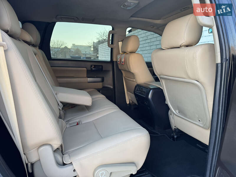 Внедорожник / Кроссовер Toyota Sequoia 2013 в Киеве