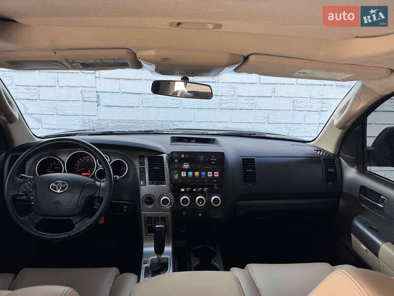 Внедорожник / Кроссовер Toyota Sequoia 2013 в Киеве