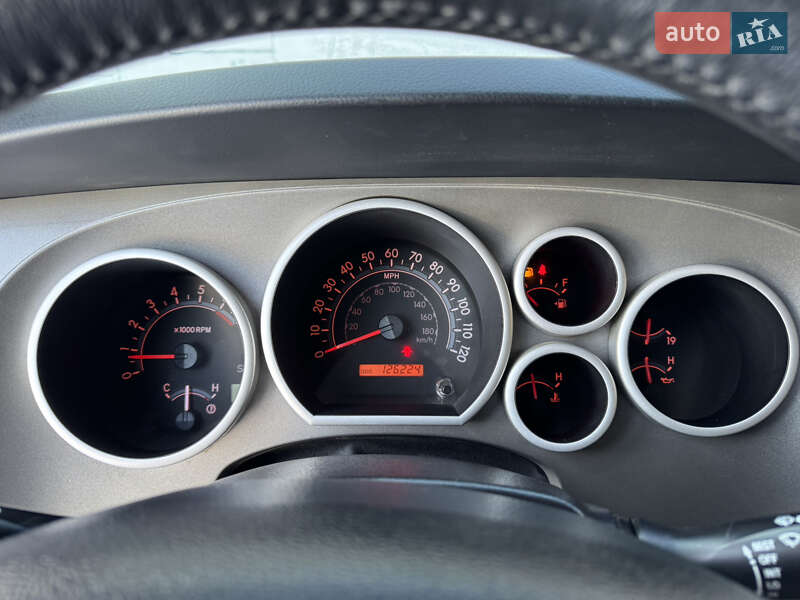 Внедорожник / Кроссовер Toyota Sequoia 2013 в Киеве
