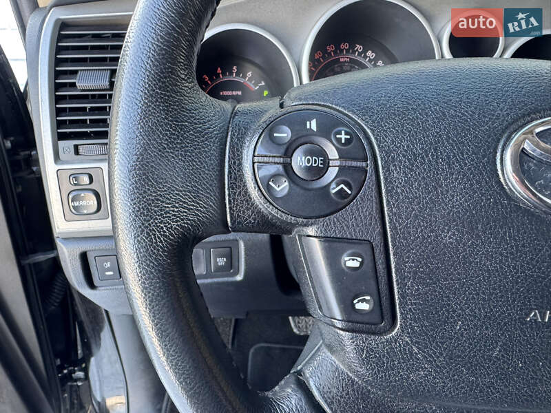 Внедорожник / Кроссовер Toyota Sequoia 2013 в Киеве