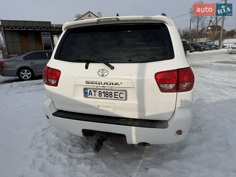 Внедорожник / Кроссовер Toyota Sequoia 2011 в Переяславе