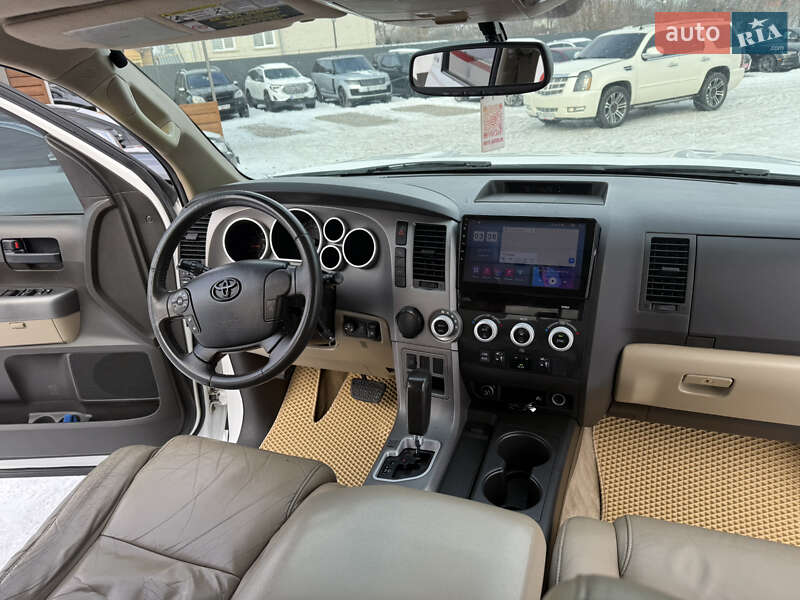 Внедорожник / Кроссовер Toyota Sequoia 2011 в Переяславе
