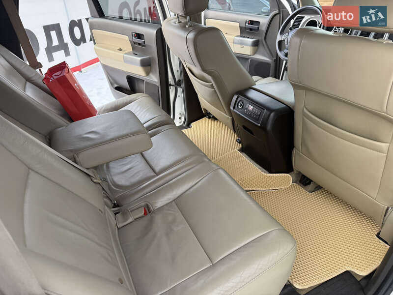 Внедорожник / Кроссовер Toyota Sequoia 2011 в Переяславе