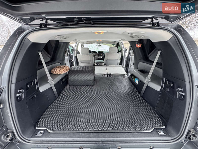 Внедорожник / Кроссовер Toyota Sequoia 2013 в Луцке