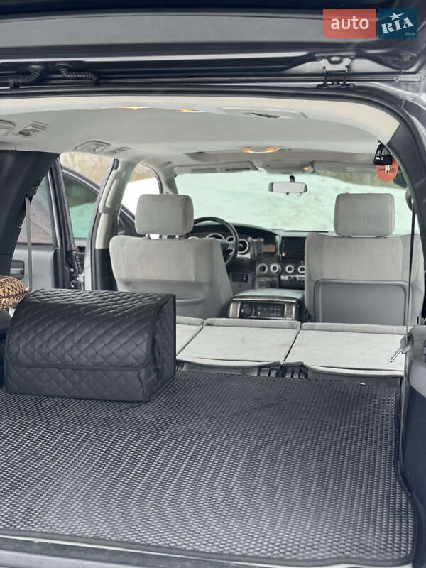 Внедорожник / Кроссовер Toyota Sequoia 2013 в Луцке