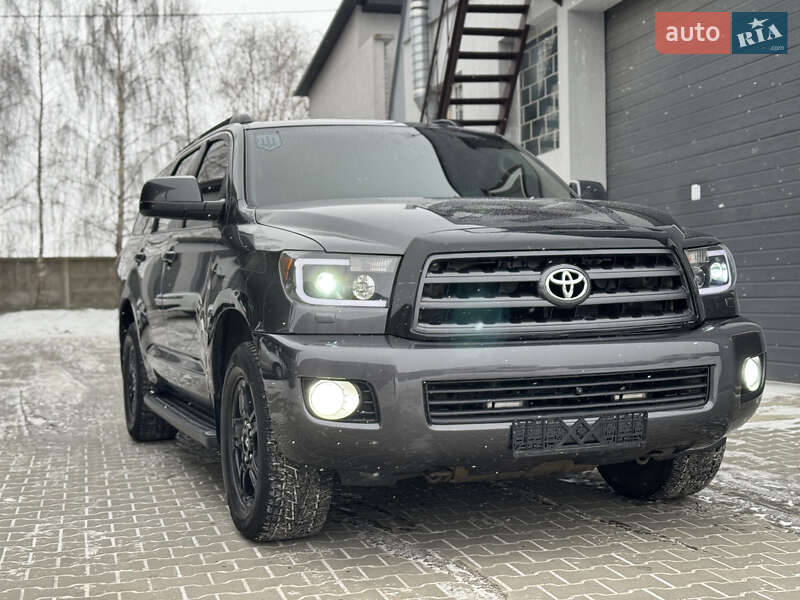 Внедорожник / Кроссовер Toyota Sequoia 2013 в Луцке