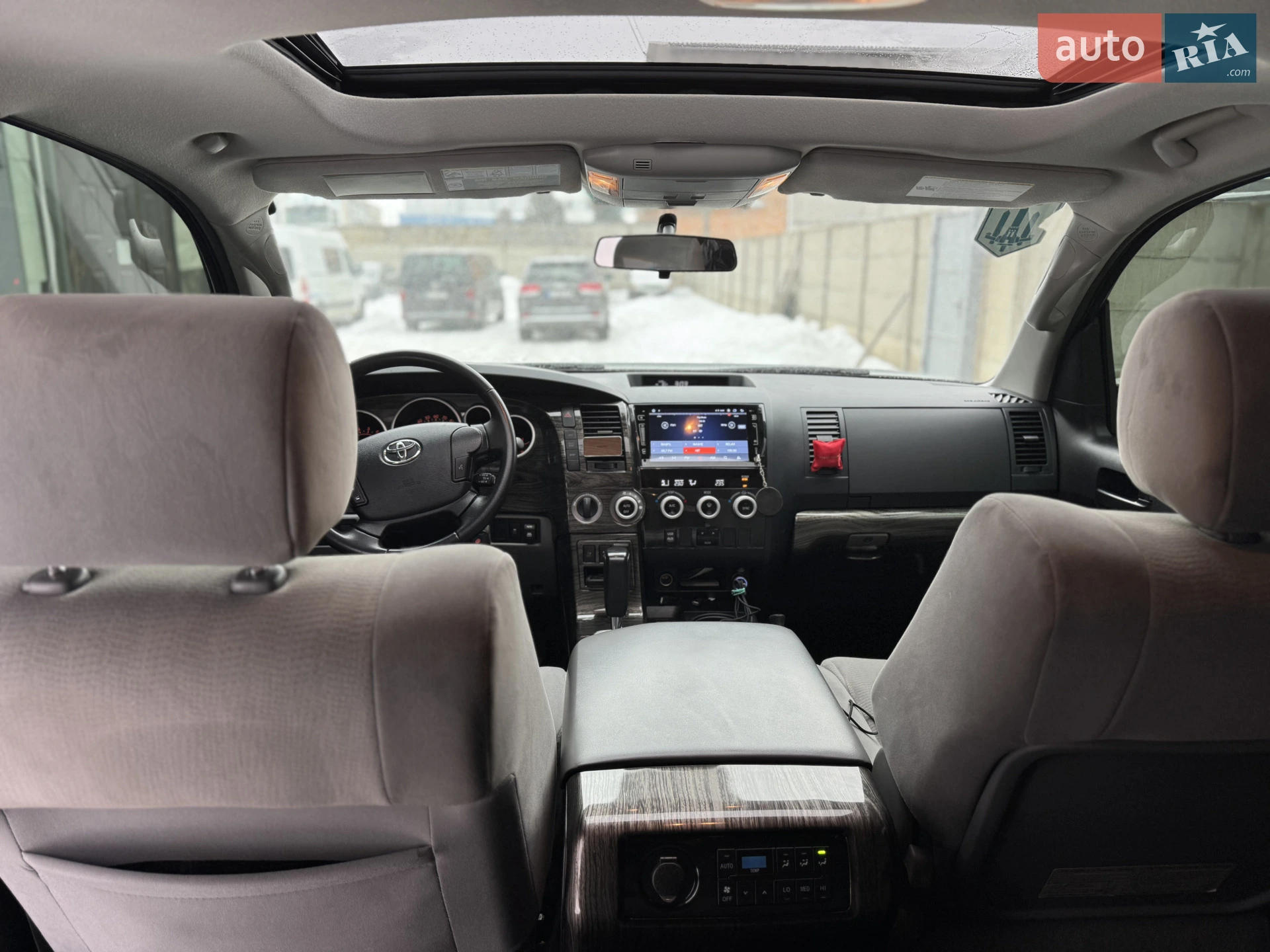 2013 Toyota Sequoia - мініатюра 16